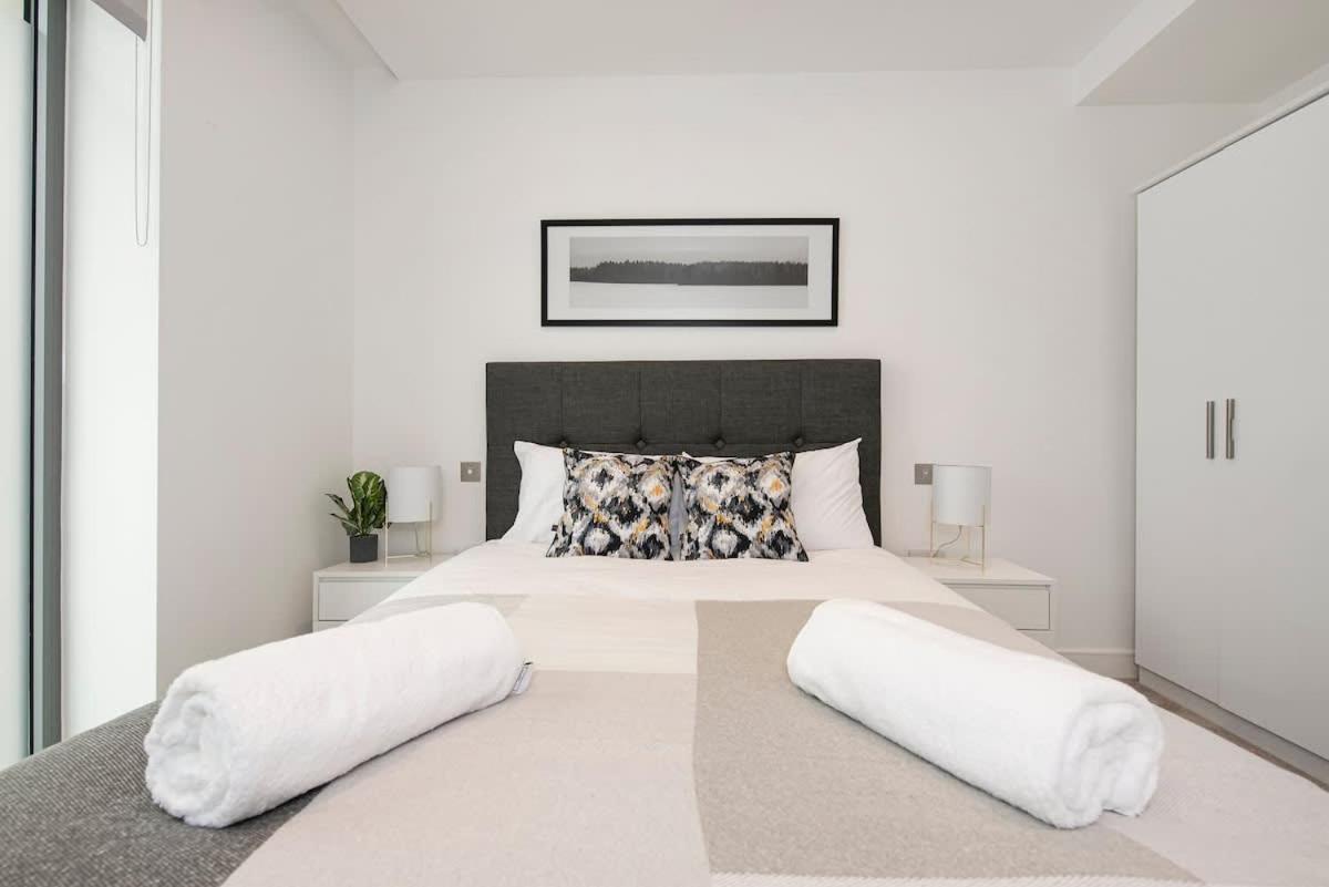 Battersea Power Station 2 Bed Close To Harrods Apartment