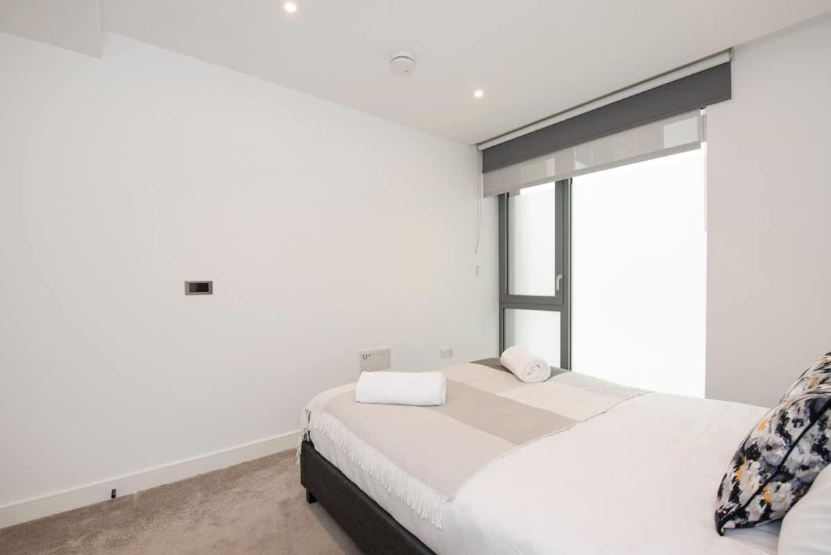 Battersea Power Station 2 Bed Close To Harrods * London