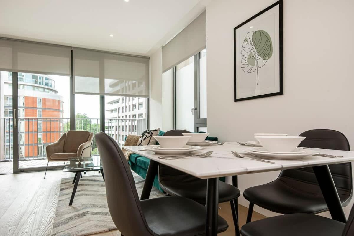Battersea Power Station 2 Bed Close To Harrods Apartment London
